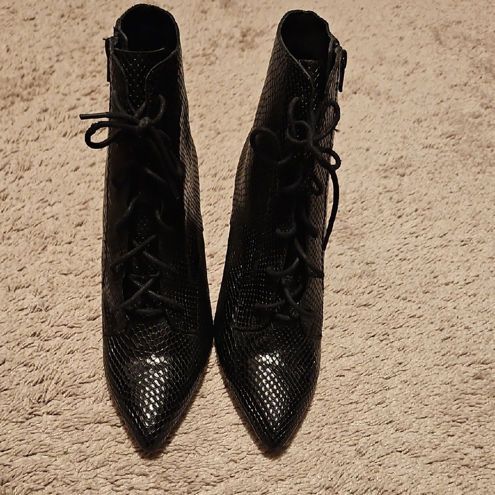 Giani Bernini Black Textured Ankle Booties